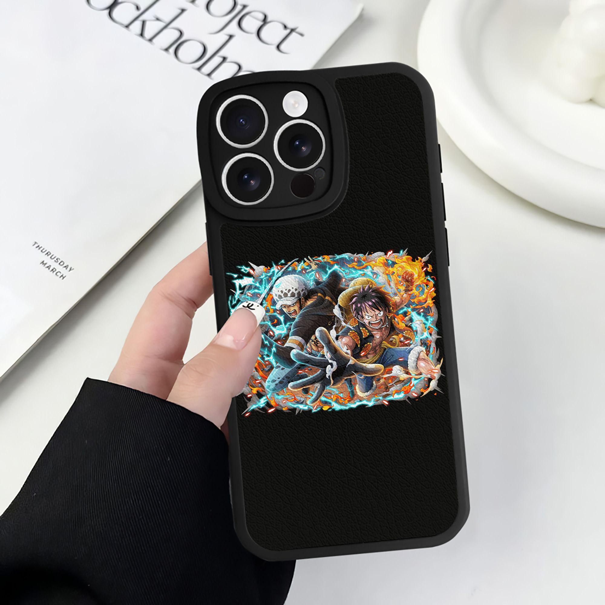 （画像用） ワンピース モンキー・D・ルフィ ONE PIECE Monkey D. Luffy 【iPhone 16シリーズ対応】シリコンスマホケース（レザー調） 材質：シリコン